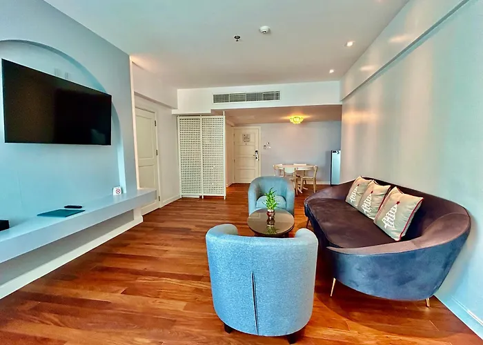 Jomtien Palm Beach And ResortResort Hotel